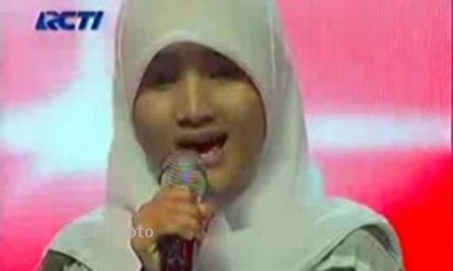 X FACTOR INDONESIA: Fatin Lucu, Dhani Tanya Warna Lipstik