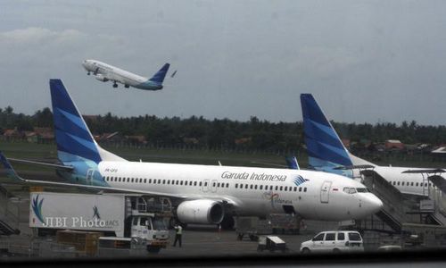 PESAWAT GARUDA INDONESIA TERGELINCIR : Jonan Heran Pesawat Keluar dari Runway