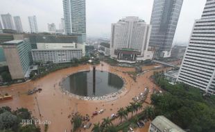 Atasi Banjir Jakarta, 108,6 Ton Garam Ditabur