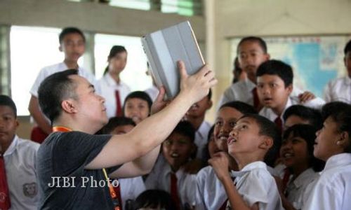 500 Pekerja Profesional Jadi Guru Sehari