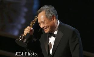 PIALA OSCAR 2013: Ang Lee Sebagai Sutradara Terbaik