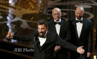 PIALA OSCAR 2013: ARGO Menang Film Terbaik, Sisihkan Lincoln 