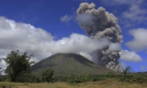 GUNUNG BERAPI : Ini Dia 10 Gunung Berapi Dengan Status di Atas Normal