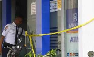 PEMBOBOLAN MESIN ATM : Komplotan Pembobol 15 Mesin ATM Keok Diringkus Polisi Semarang 