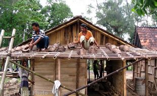 PUTING BELIUNG SUKOHARJO: 93 Rumah di Kartasura Rusak, Trafo PLN Meledak