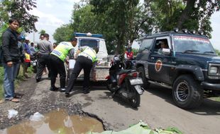 KECELAKAAN LALU LINTAS: Terlindas Tronton, Perawat Tewas