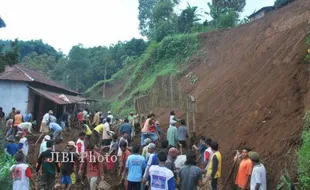 LONGSOR LERENG LAWU: Tanah Longsor Landa 3 Kecamatan di Karanganyar