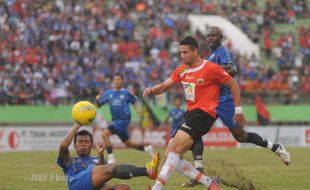 ISL 2013: 'Terusir' Lagi, Persija Kembali Gunakan Manahan