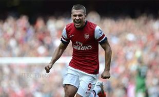 Podolski: Arsenal Tak Akan Ikuti Cara Chelsea