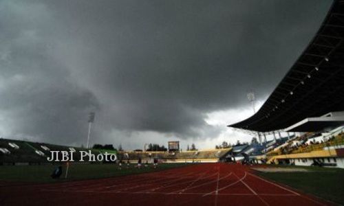 "Stadion Manahan Belum Layak Gelar Laga Internasional!!!"