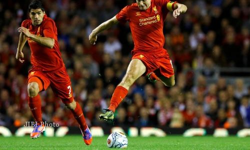 GERRARD: Suarez Layak Raih Penghargaan Pemain Tahun Ini