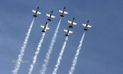 SBY Saksikan Flying Pass T-50i dan Sukhoi