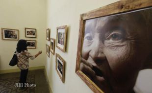 PAMERAN FOTO NONA DJAWA