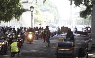 SOLO MACET : ALun-Alun Utara Diusulkan Bebas Mobil