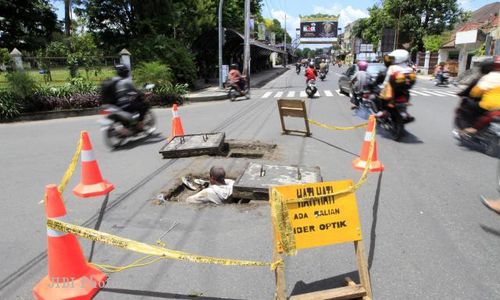 TELEKOMUNIKASI MADIUN : 28.200 Pelanggan Telkom Madiun Belum Beralih ke Jaringan Fiber Optic