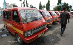 ANGKUTA TUNGGU PENUMPANG