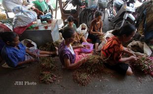 BERSIHKAN KULIT BAWANG