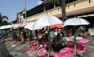 PASAR TRADISIONAL SOLO : Pasar Kembang Jadi Pasar Seni