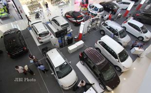 PAMERAN MOBIL