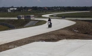 PROYEK TOL SOLO-KERTOSONO : Pemkab Kebut Pembebasan Lahan Tol Soker