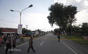 TUTUP RUAS JALAN