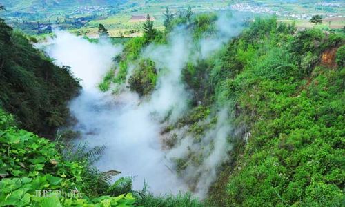 AKTIVITAS KAWAH DIENG : BPBD Bagikan Masker ke Sekolah di Sekitar Kawah Timbang