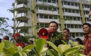 Ahok Abaikan Sorotan DPRD DKI Jakarta