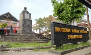 REVITALISASI RADYA PUSTAKA : Museum Radya Pustaka Masih Tutup, Wisatawan Kecele