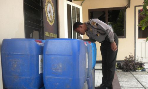 Polres Karanganyar Sita 750 Liter Ciu