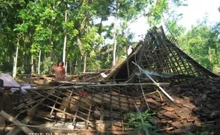 PUTING BELIUNG BOYOLALI : Diterjang Puting Beliung, Tujuh Rumah Rusak