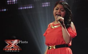 X FACTOR INDONESIA: Fatin, Mikha, Novita Dkk Selamat, Isa Vs Yohana di Save Me Song