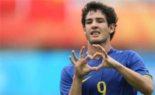 TRANSFER PEMAIN : Arsenal Juga Bidik Pato