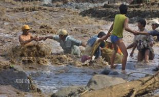 Banjir Bandang Hanyutkan 2 Orang Papua Barat