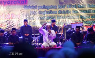 Milad ke-8 Ma'had Aly Ta'mirul Islam, Ribuan Umat Hadiri Pengajian Cak Nun