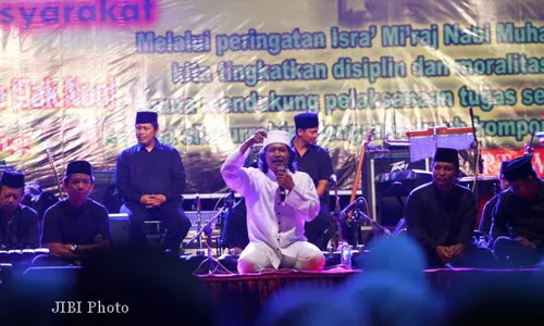 Milad ke-8 Ma'had Aly Ta'mirul Islam, Ribuan Umat Hadiri Pengajian Cak Nun