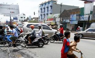 KERUSAKAN JALAN: Wilayah Simpang Empat Kartasura Rusak