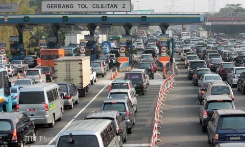 JALAN TOL: Menteri BUMN Lakukan Uji Coba e-toll Pass di Gerbang Tol Cengkareng