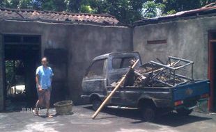 MOBIL TERBAKAR