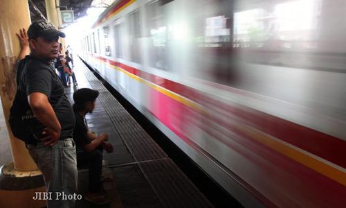 PROYEK KERETA CEPAT : Jelang Grounbreaking KA Cepat, Jokowi Ingin Persiapan Matang