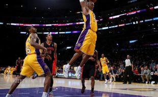 NBA: Kobe Bawa Lakers Tundukkan Raptor Lewat OT, Heat Perpanjang Rekor