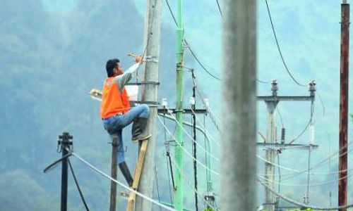 Panas Bumi dan Air Paling Cocok untuk Pembangkit di Indonesia