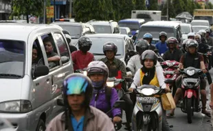 Matik Dilirik, Penjualan Motor Bebek Lesu