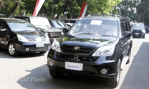 MOBIL ESEMKA: April, 80 Unit Esemka Diserahkan Perdana ke Pasar