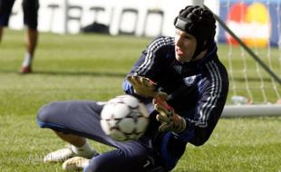 VIDEO UNIK SEPAK BOLA : Petr Cech Jago Main Drum