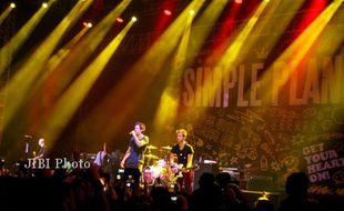 KONSER VIVA LA VIDA ANTV: Simple Plan Tampil Enerjik