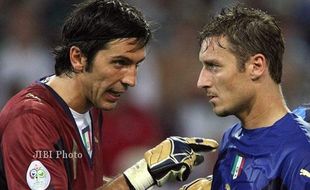 Buffon Kirim ‘Surat Cinta’ untuk Totti