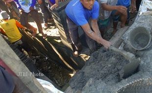 TUTUP SALURAN PEMBUANGAN LIMBAH CIU