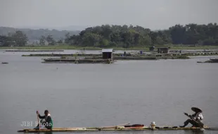 MENDAYUNG SAMPAN