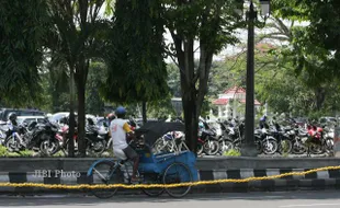 PARKIR SEPEDA MOTOR DAN MOBIL