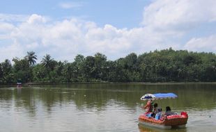 NAIK PERAHU BEBEK